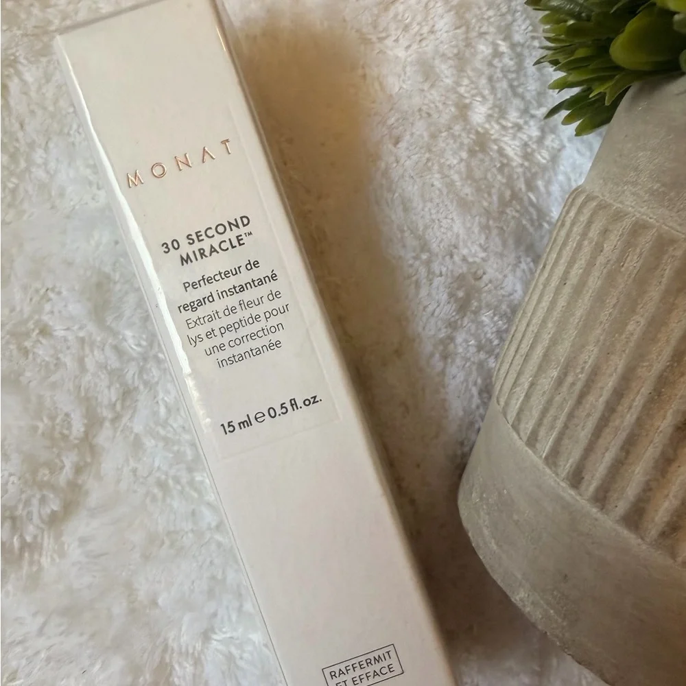 MONAT 30 Second Miracle Instant Eye Corrector - White